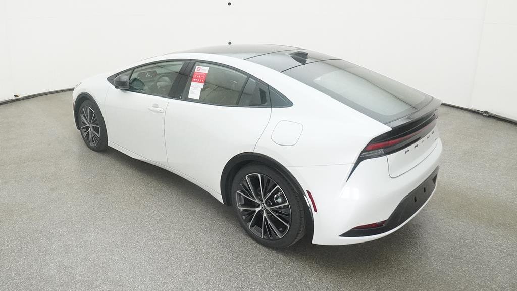 New 2025 Wind Chill Pearl Toyota XLE image 4