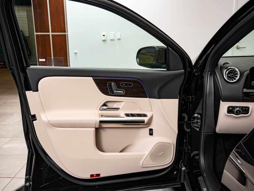 New 2026 Cosmos Black Metallic Mercedes-Benz GLA 250 image 27