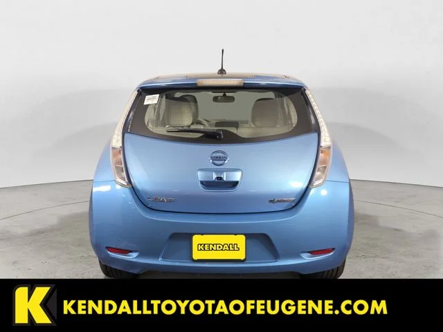 Used 2011 Blue Nissan SL image 4