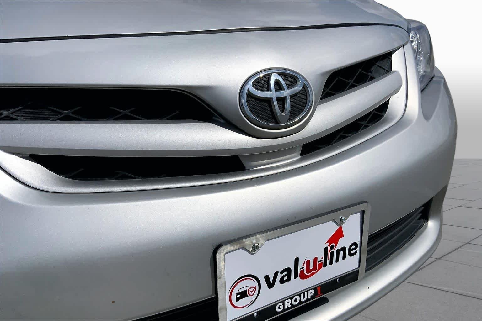 Used 2013 Classic Silver Metallic Toyota L image 28