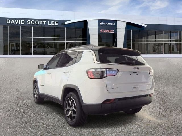 Used 2025 White Jeep Limited image 4