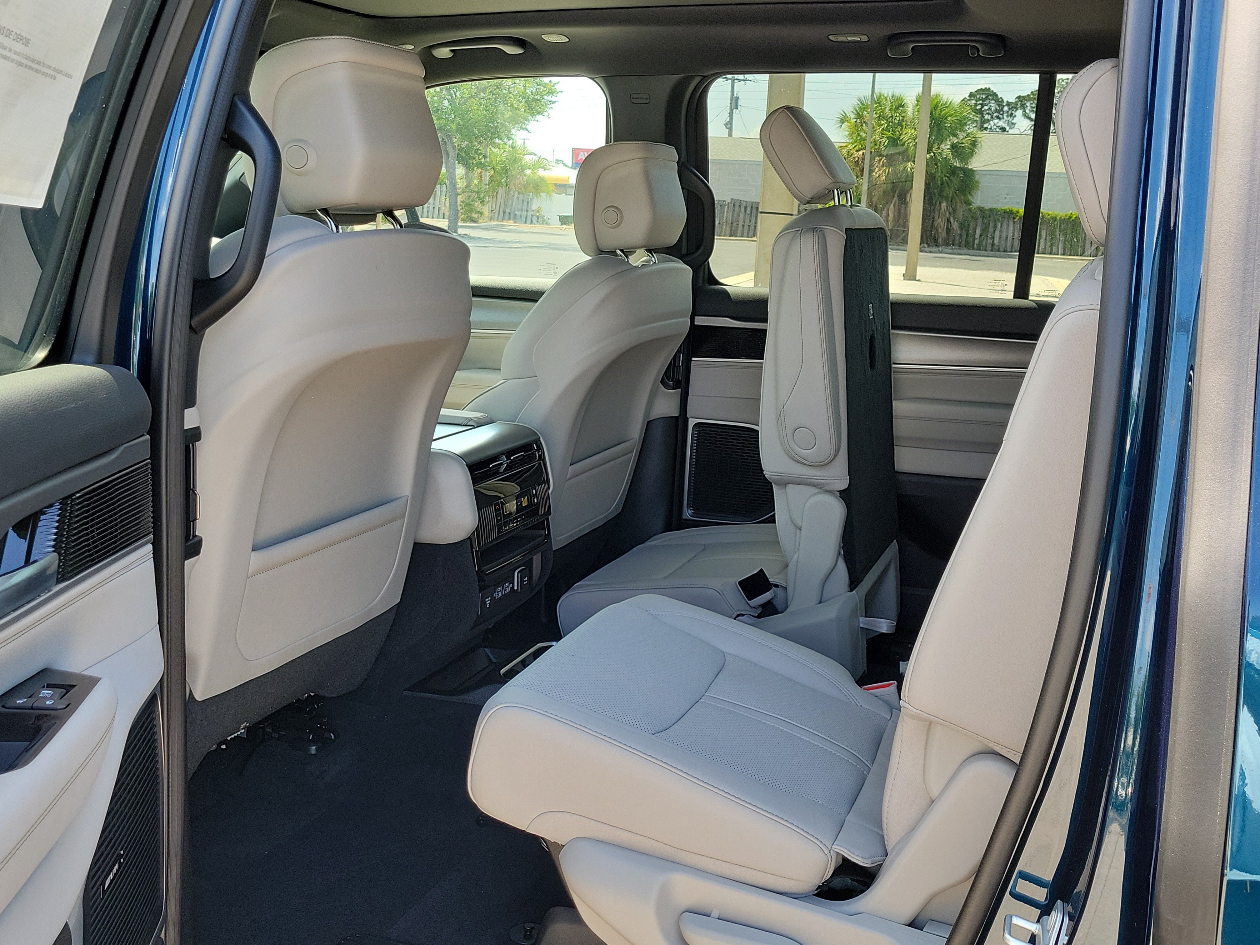 New 2026 Fathom Blue Pearl-Coat Exterior Paint (Late Availability) Jeep  image 11