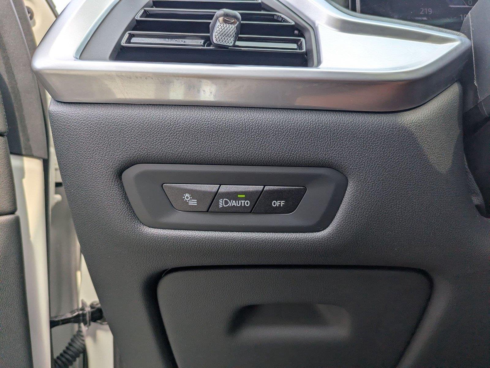 Used 2024 Alpine White BMW xDrive40i image 16