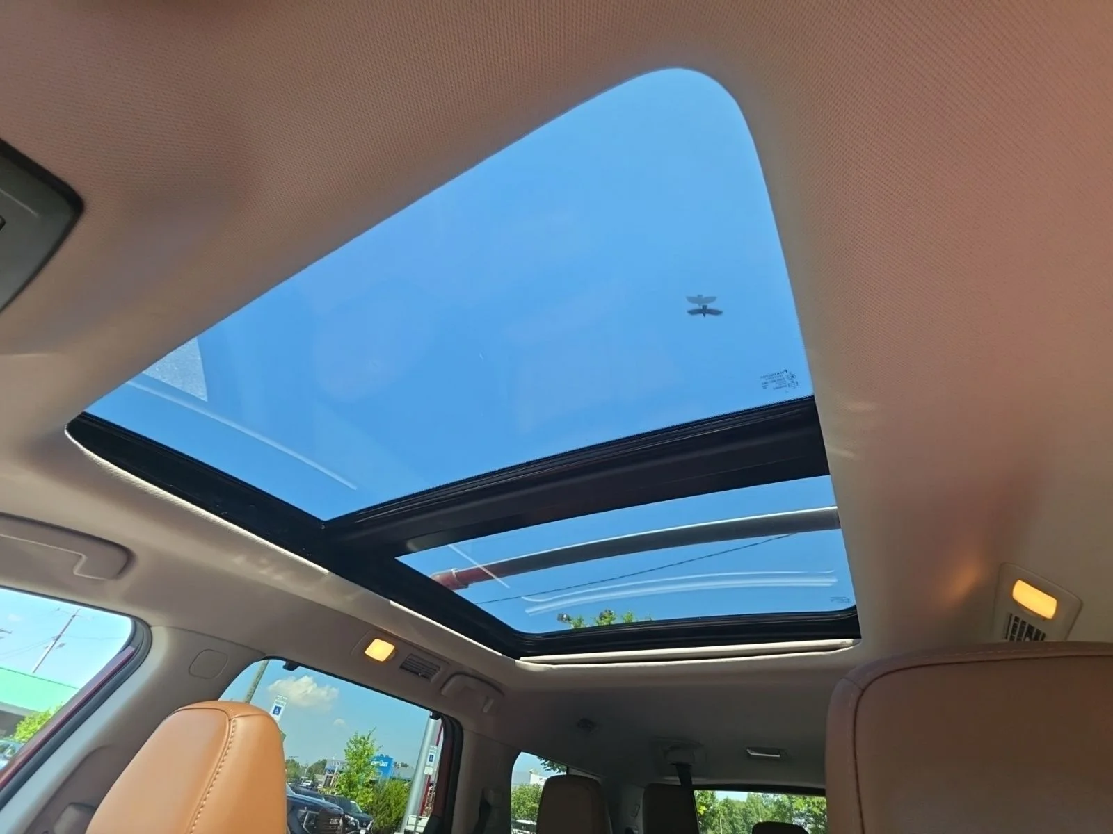 Used 2023 Red Nissan Platinum image 9