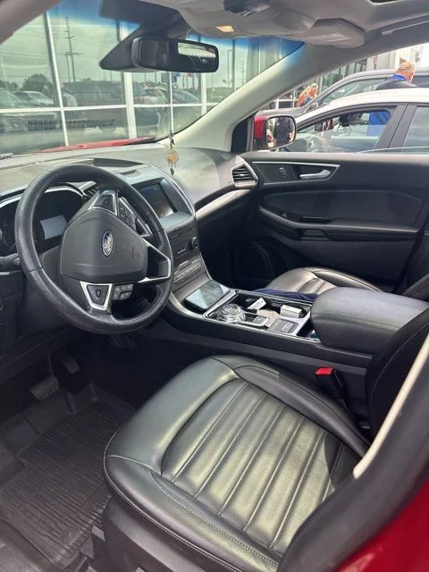 Used 2020 Red Ford SEL image 4