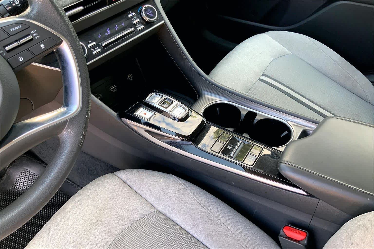 Used 2020 Hampton Gray Hyundai SEL image 16
