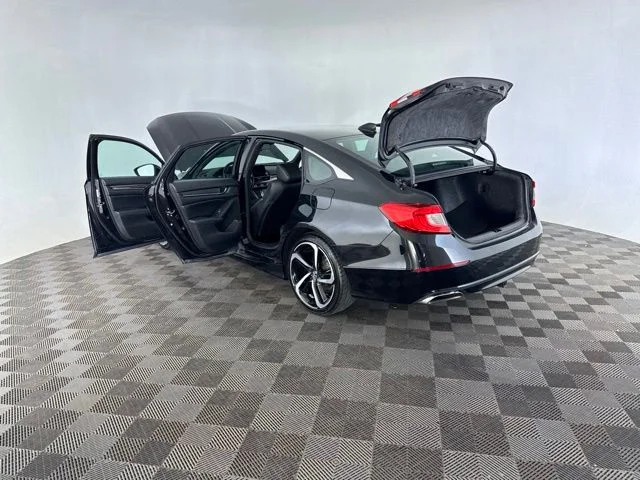 Used 2019  Honda Sport image 18