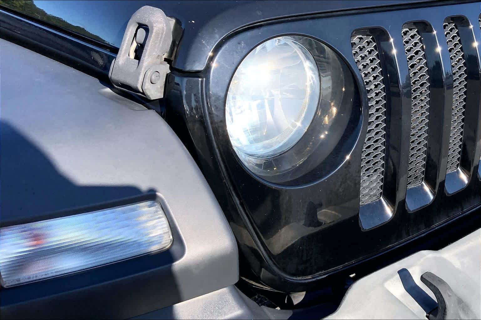 Used 2019 Black Clearcoat Jeep Sport S image 21