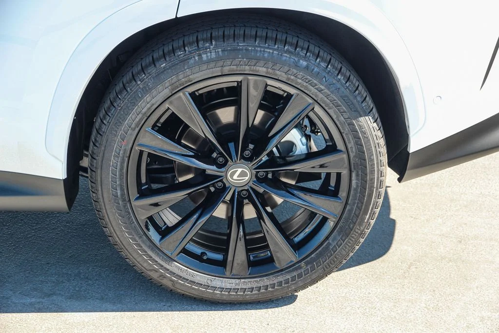 2026 Lexus NX 450h+ F-Sport - Photo 11