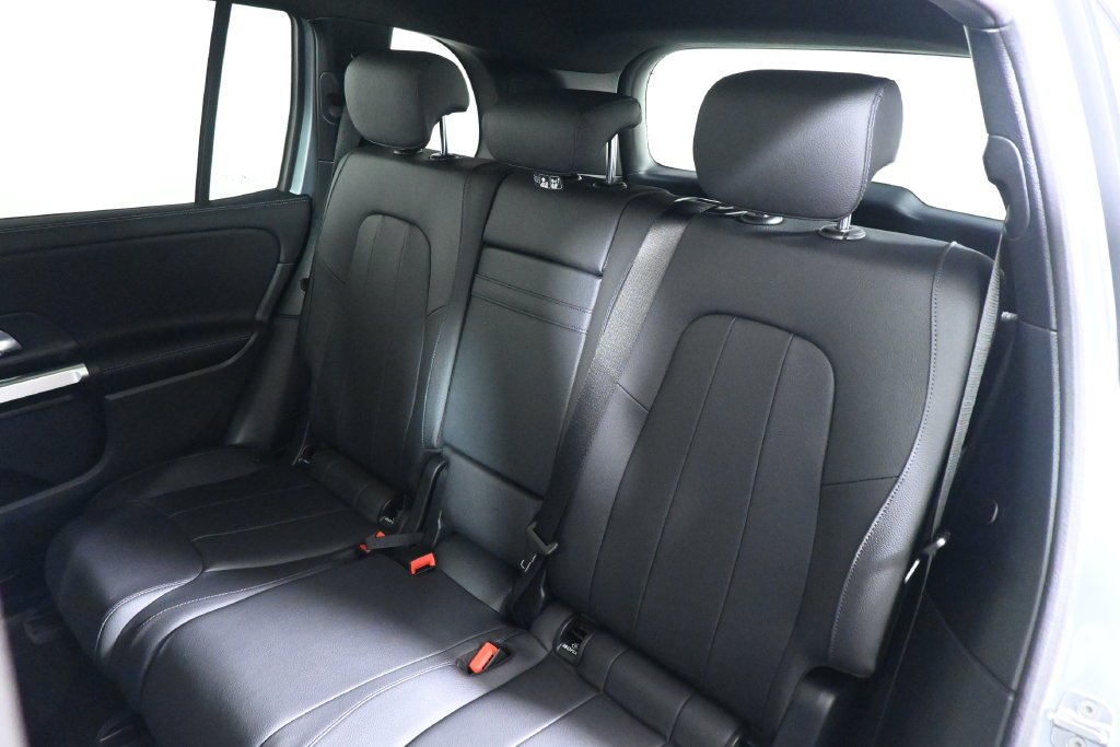 New 2026 Cirrus Silver Metallic Mercedes-Benz GLB 250 image 4
