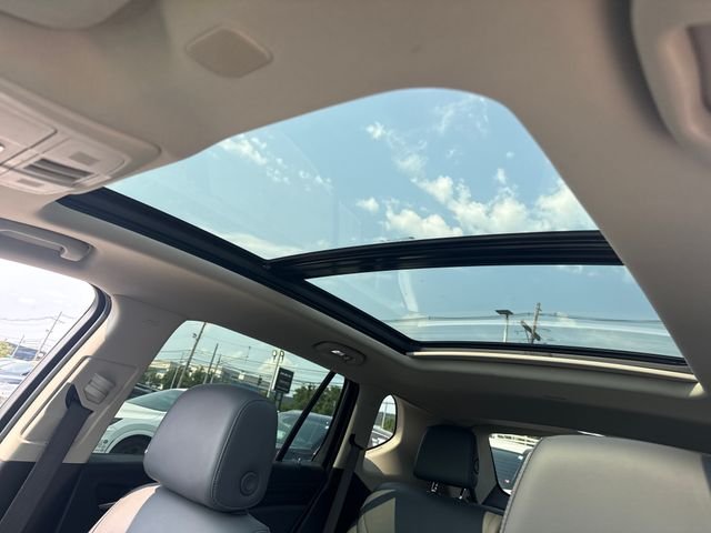 Used 2020 Blue Buick Essence image 21
