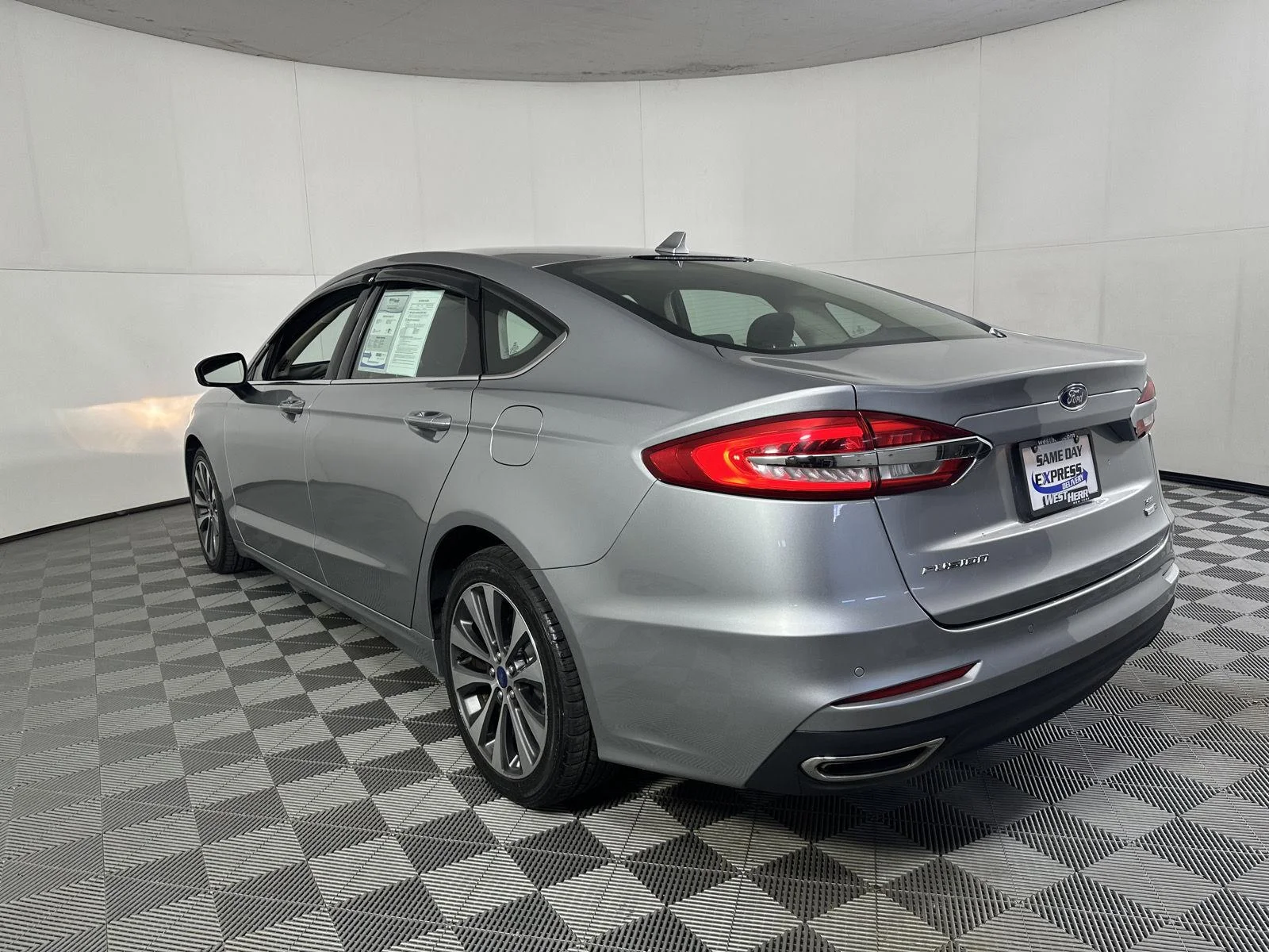 Used 2020 Iconic Silver Ford SE image 15