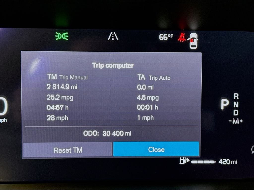 Used 2023 Silver Volvo B5 Ultimate Bright Theme image 13