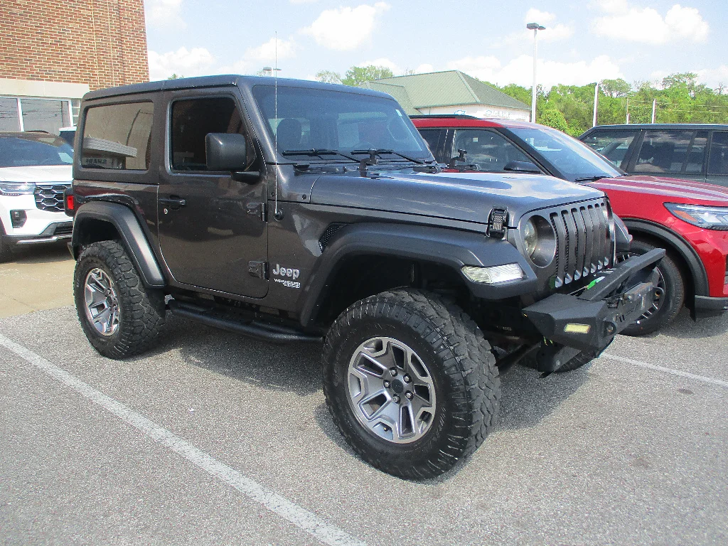 Used 2019 Granite Crystal Metallic Clear Coat Jeep Sport image 1