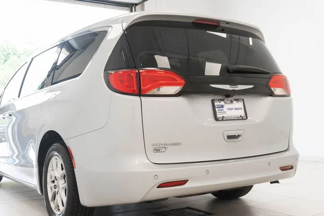 Used 2024 Silver Chrysler LX image 9