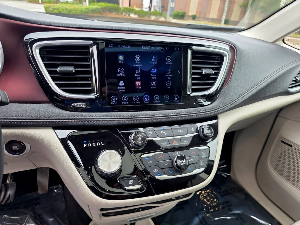 Used 2017 Blue Chrysler Limited image 17
