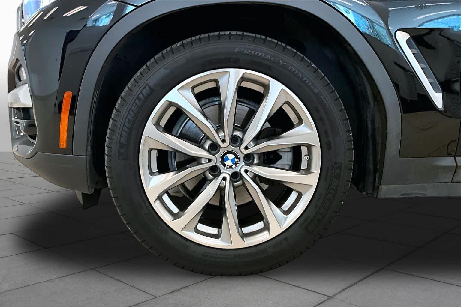 Used 2019 Jet Black BMW sDrive30i image 10