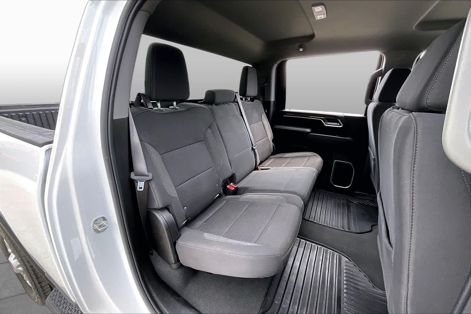 Used 2025 Summit White Chevrolet LT image 18