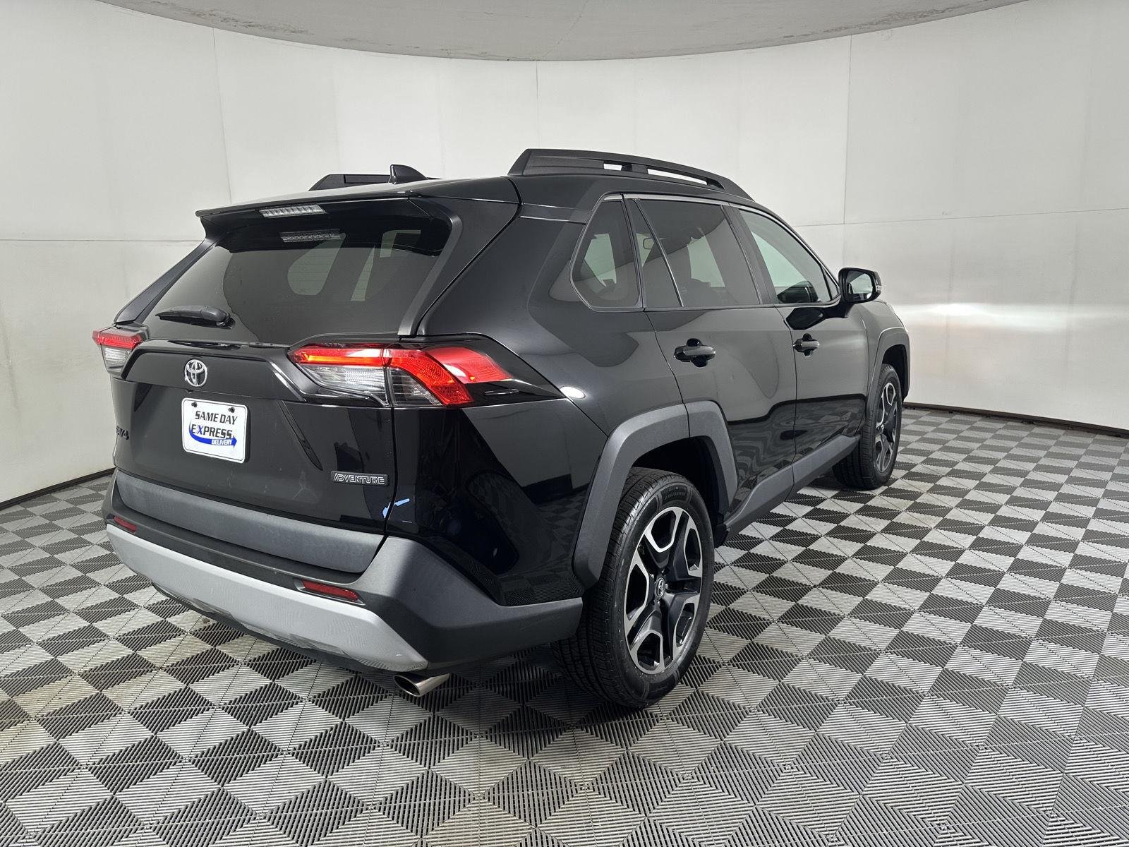 Used 2019 Midnight Black Metallic Toyota Adventure image 27