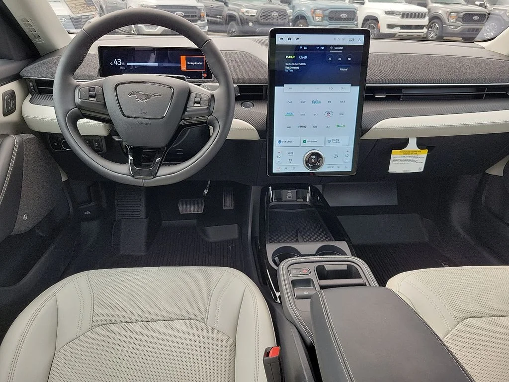 2025 Ford Mustang Mach-E Premium - Photo 10