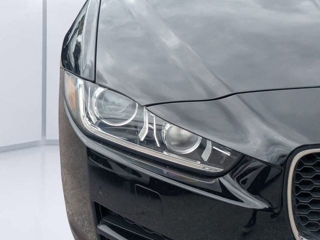Used 2019 Silver Jaguar 30t Portfolio image 9