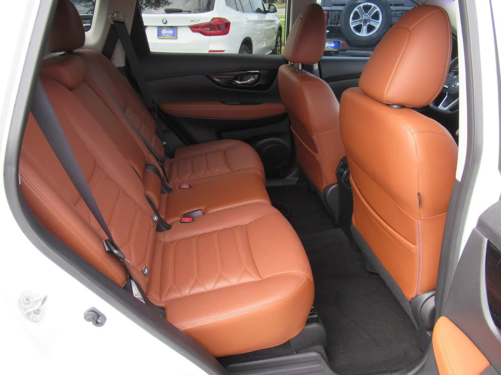 Used 2018 White Nissan SL image 33