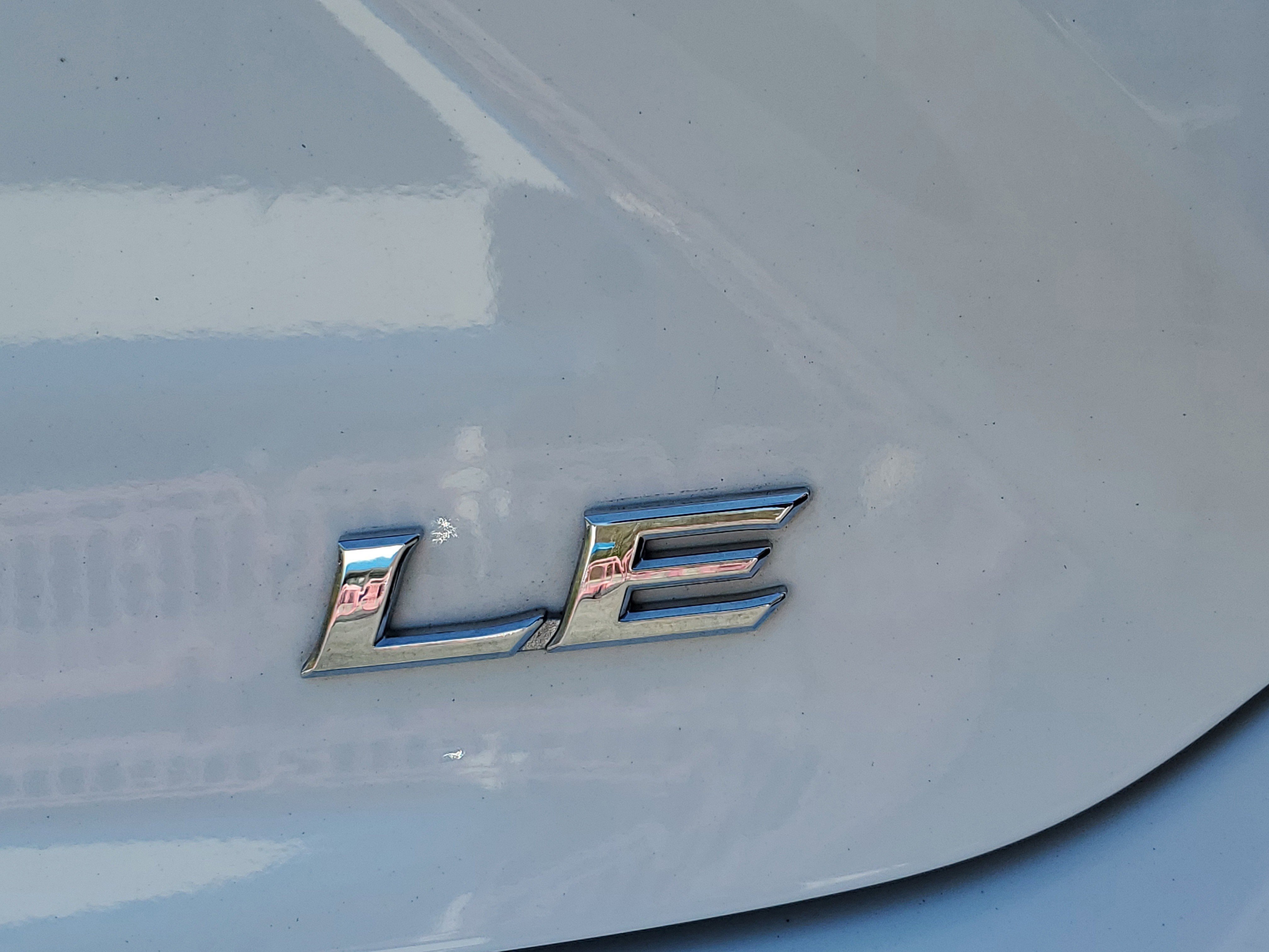 Used 2025 Ice Toyota LE image 7
