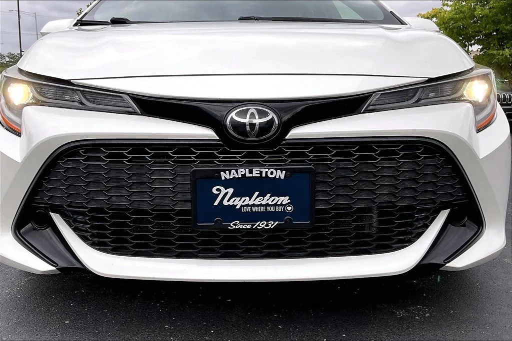 Used 2019 White Toyota SE image 34