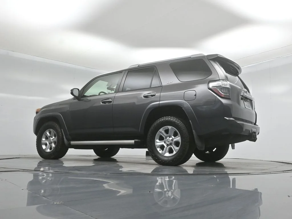 Used 2014 Gray Toyota SR5 image 46