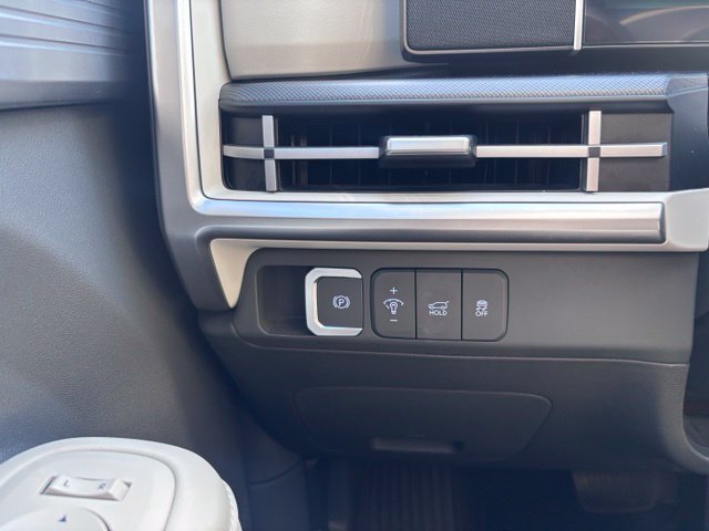 Used 2024 Black Hyundai SEL image 18