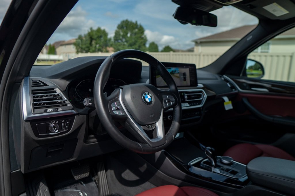 Used 2024 Black Sapphire Metallic BMW xDrive30i image 25