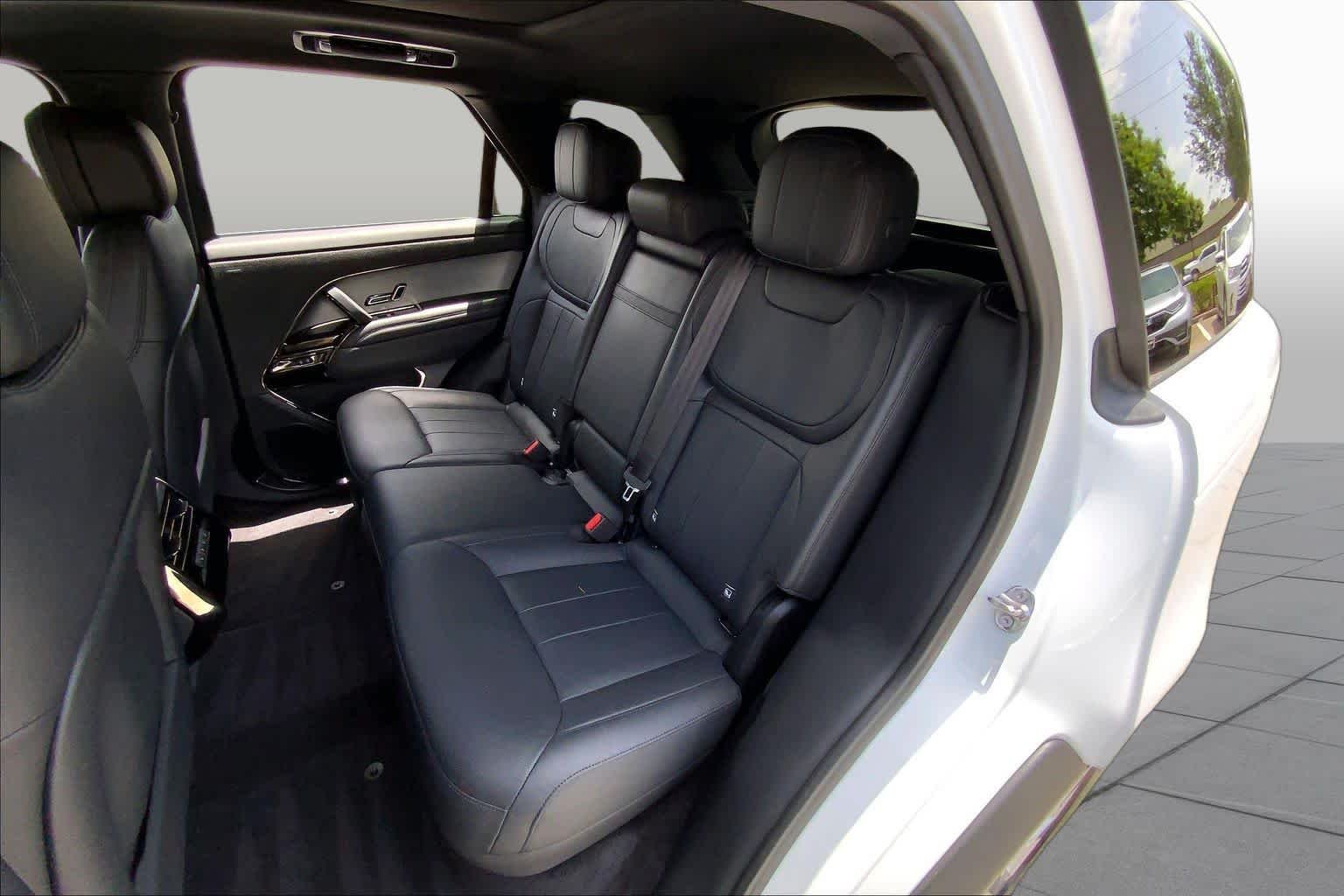 Used 2025 Fuji White Land Rover SE image 20