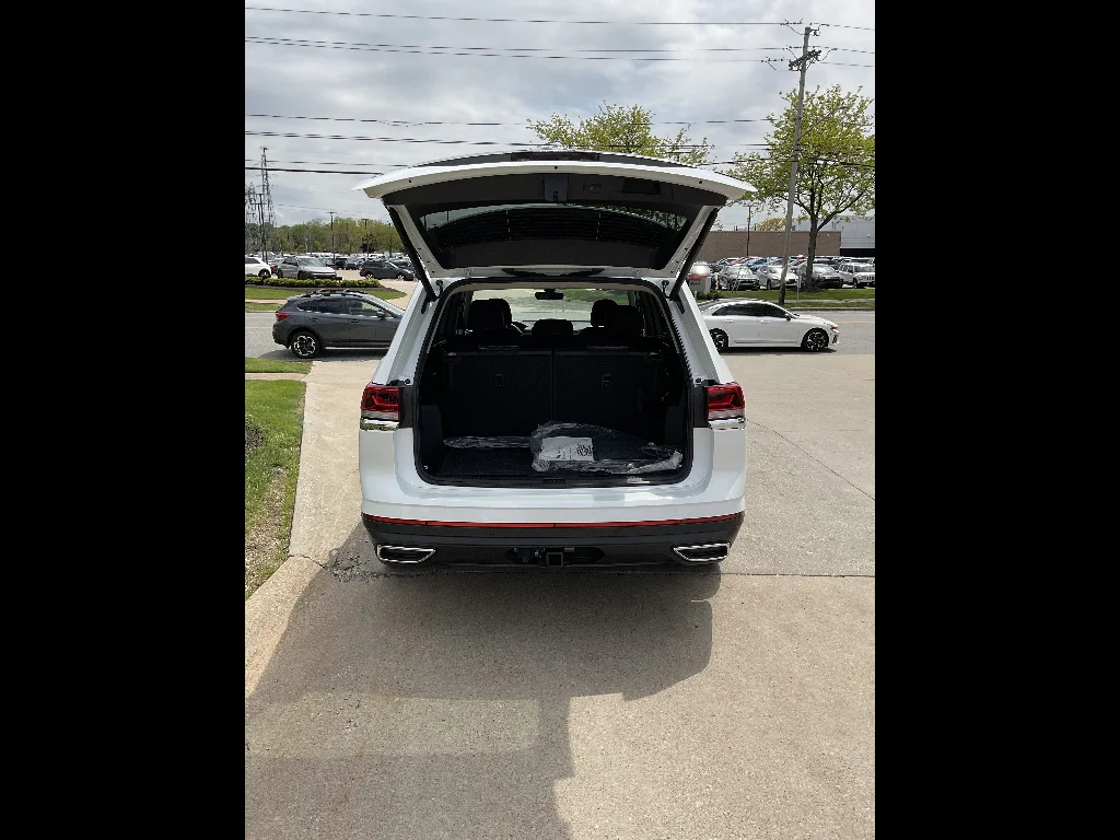 New 2026 Opal White Pearl Volkswagen SE 4Motion image 5