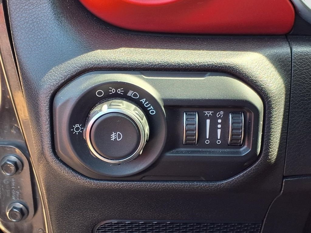 Used 2020 Crystal Metallic Jeep Unlimited Rubicon image 20