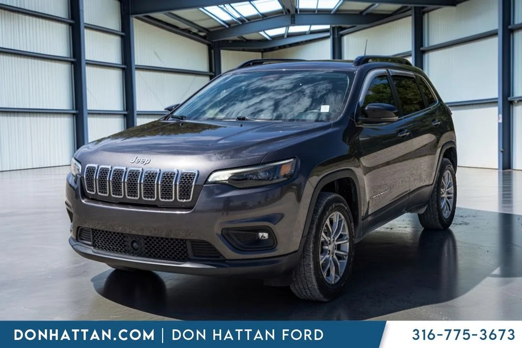 Certified Used 2022 Gray Jeep Latitude Lux image 22