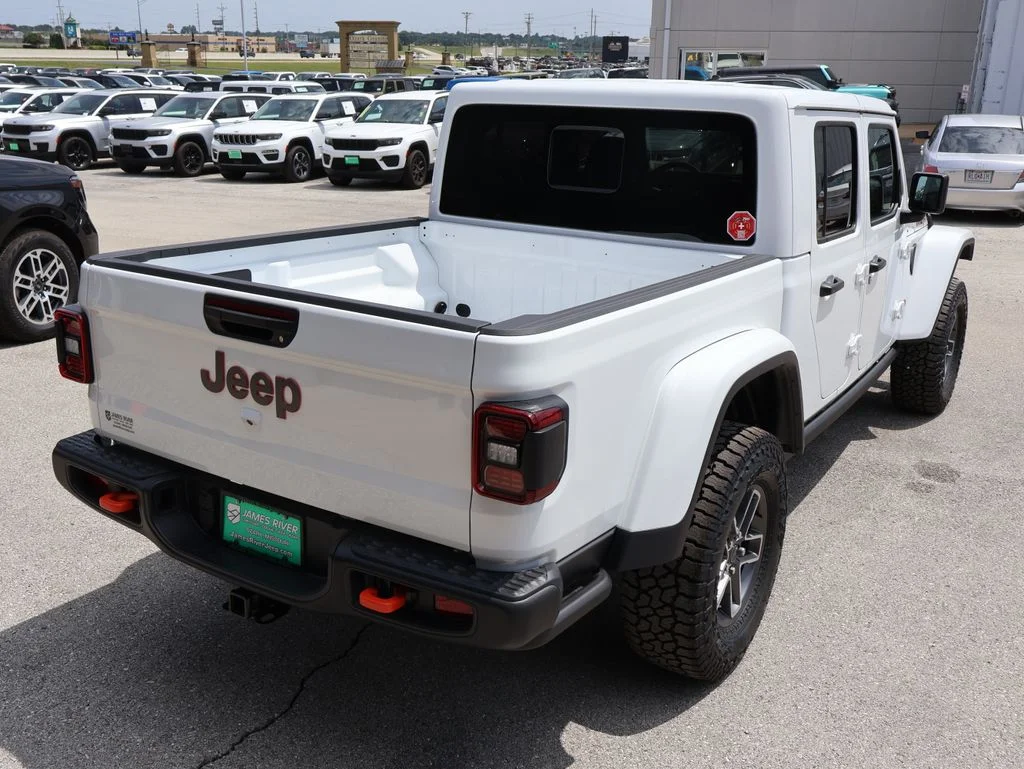 New 2026 Bright White Clear-Coat Exterior Paint Jeep Mojave image 5