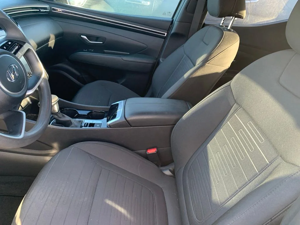Used 2023 Gray Hyundai SE image 3
