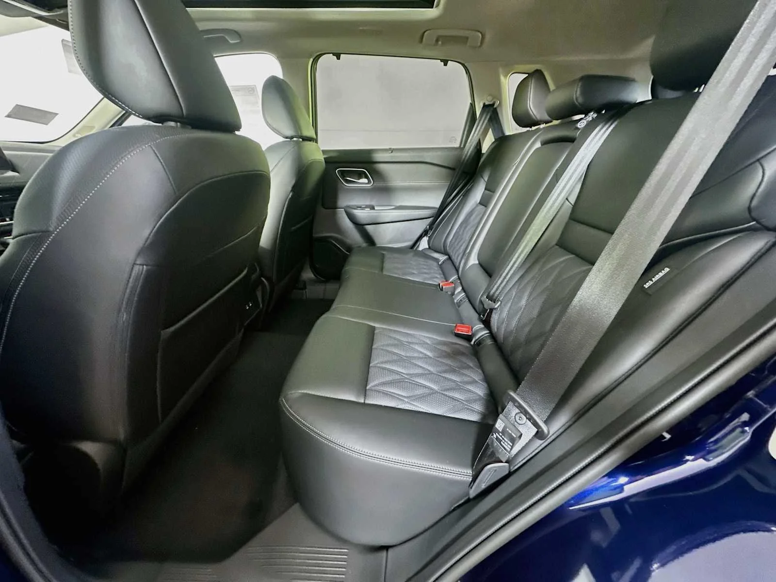 New 2026 Deep Ocean Blue Pearl Nissan Platinum image 5
