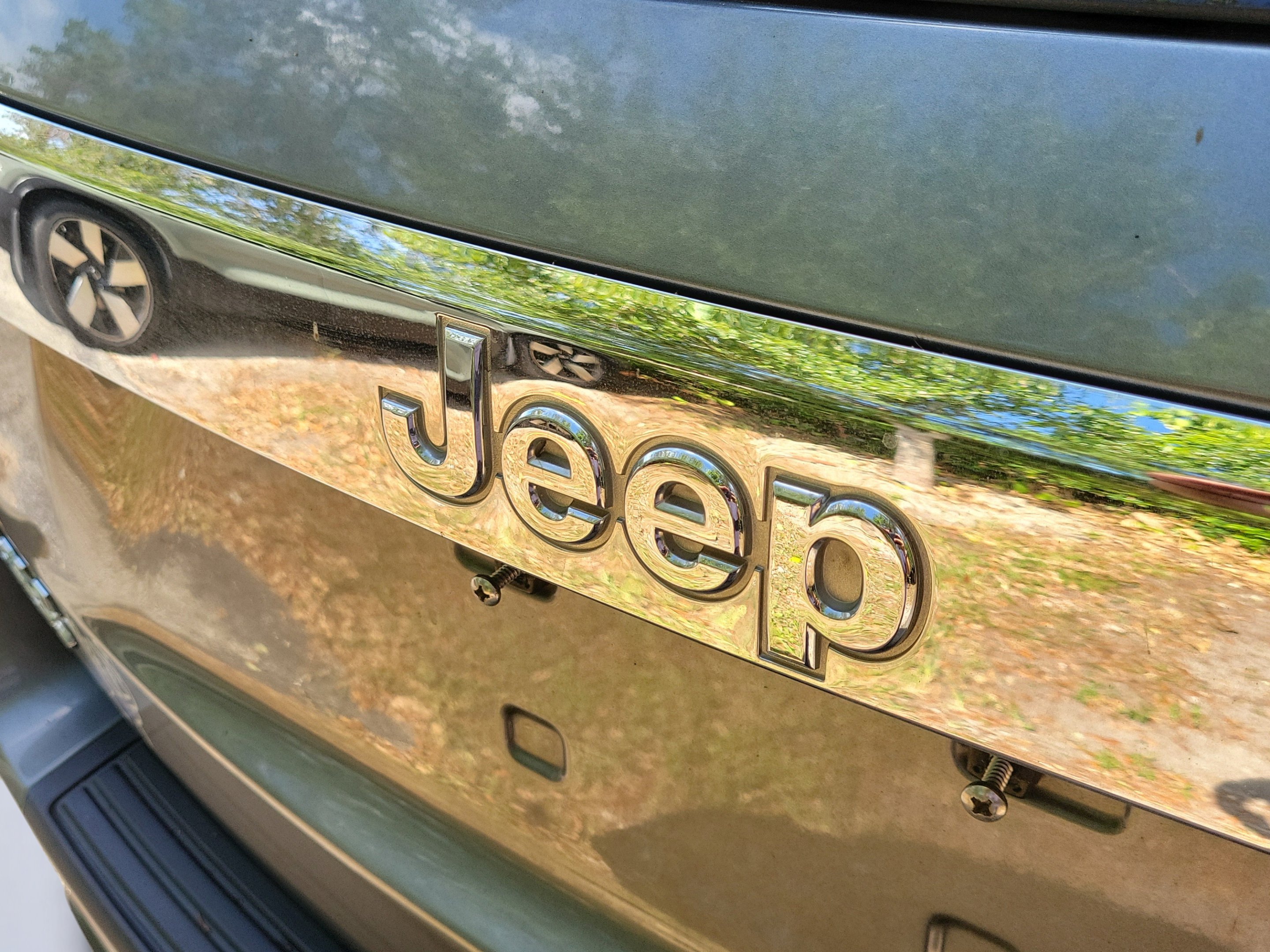 Used 2012 Mineral Gray Metallic Clearcoat Jeep Laredo image 5