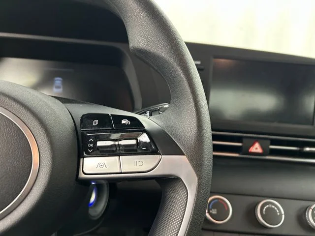Used 2025 Blue Hyundai SE image 8