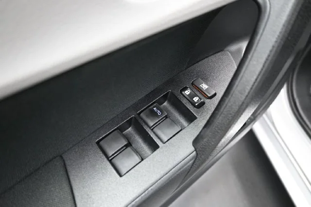 2019 Toyota Corolla LE - Photo 18