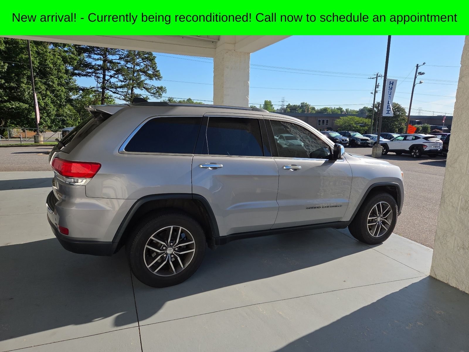 Used 2018 Billet Silver Metallic Clearcoat Jeep Limited image 6