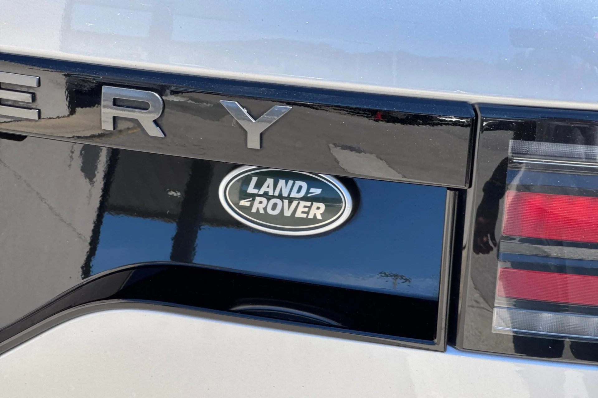 Certified Used 2023 Hakuba Silver Metallic Land Rover S R-Dynamic image 12