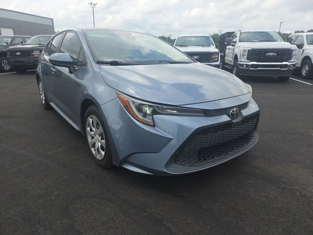 Certified Used 2020  Toyota LE image 1