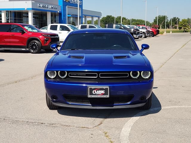 Used 2019 Blue Dodge SXT image 2