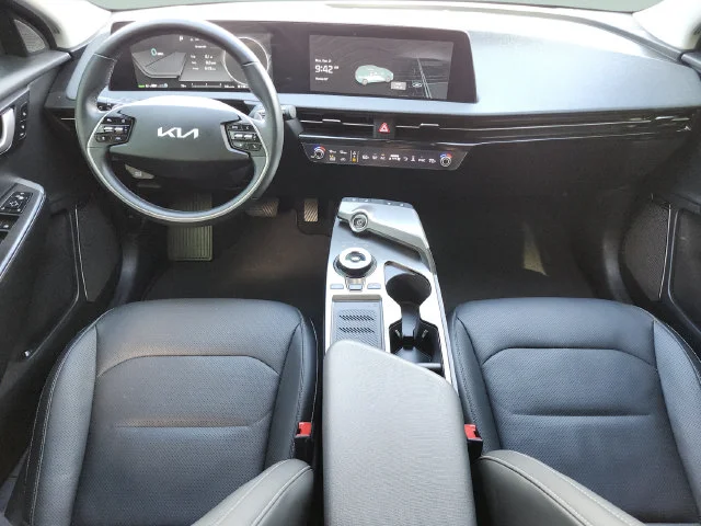 Used 2022 White Kia Wind image 18