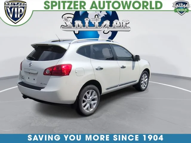 Used 2013 White Nissan SL image 10
