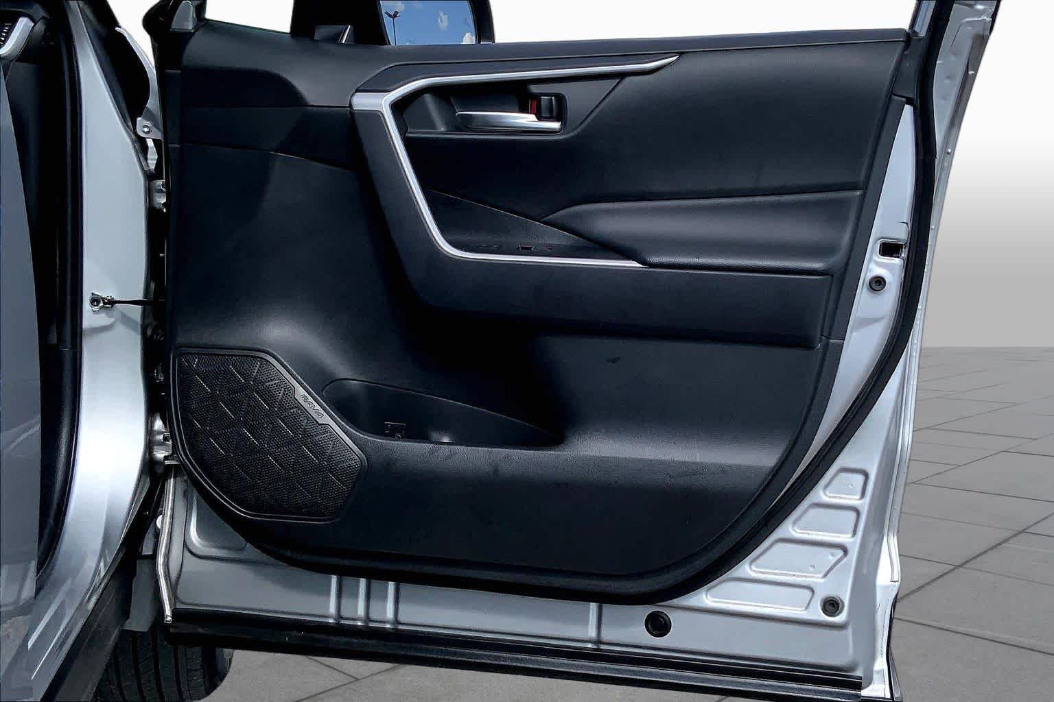 Used 2024 Silver Sky Metallic Toyota XLE image 22