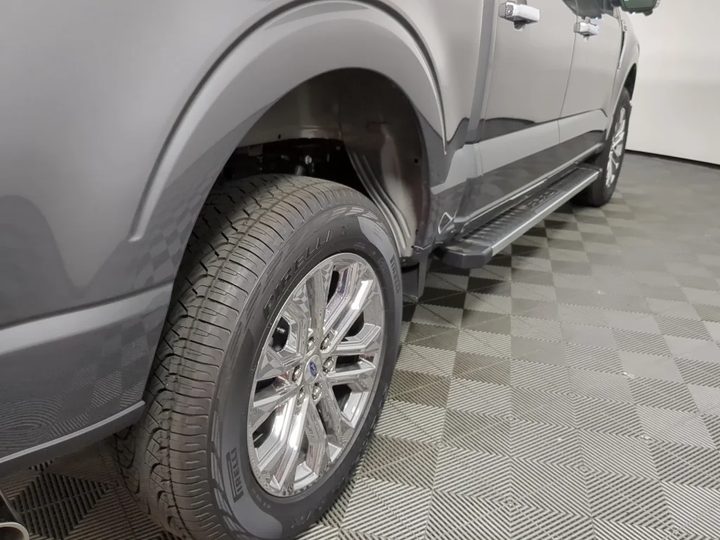 New 2026 Carbonized Gray Metallic Ford XLT image 8