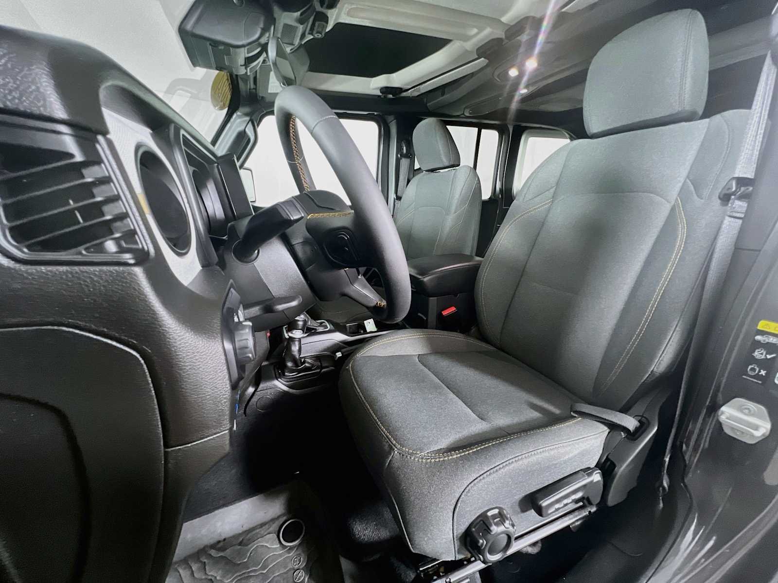 Used 2024 Granite Crystal Metallic Clearcoat Jeep Willys image 21